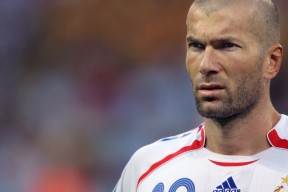 国际足球协会推动裁判标准全球一致，执法水平明显提高，2021足球国际级裁判