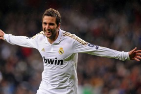 英超冠军之争：精彩纷呈，悬念升腾！，英超冠军争夺